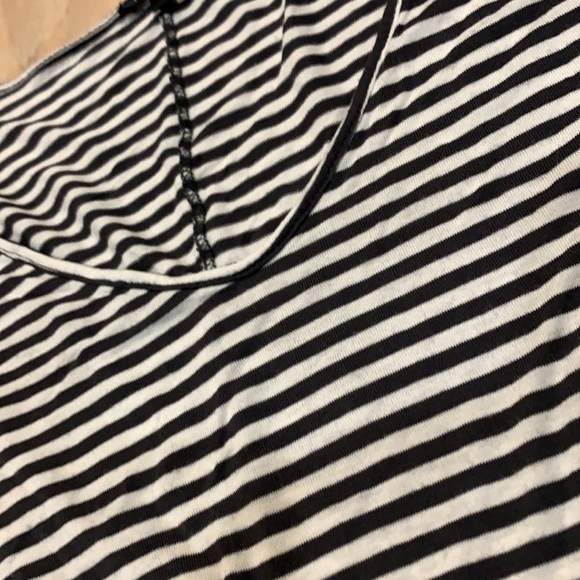 Dynamite striped v-neck t-shirt - Size Extra small - Picture 2 of 5